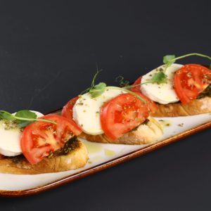 Bruschete cu mozzarella