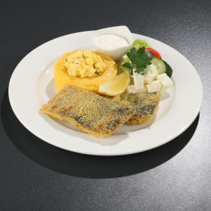 Carp cu medalion de porumb, brânză de oi și smântână
