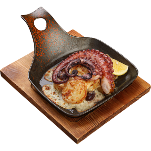 Octopus cu cartofi copți în sos bechamel