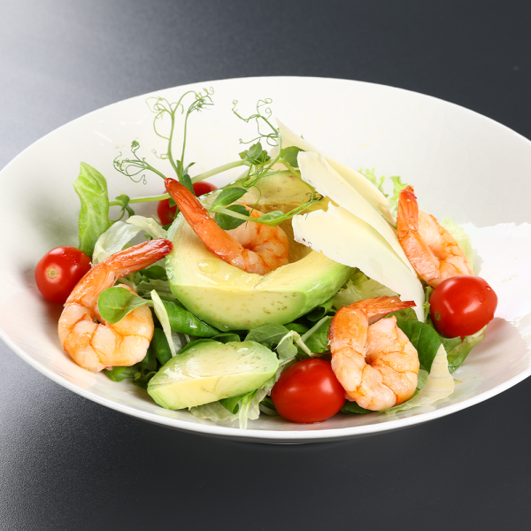 Salată cu avocado și creveți