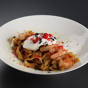Tagliatelle cu creveți în sos bouillabaisse