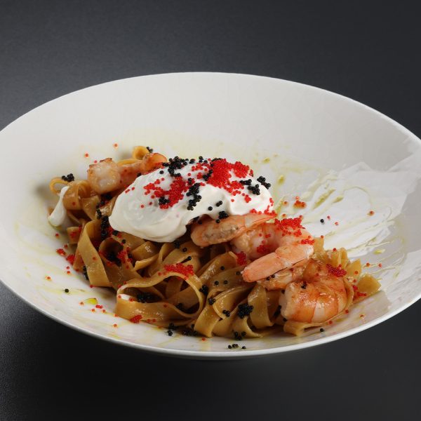 Tagliatelle cu creveți în sos bouillabaisse