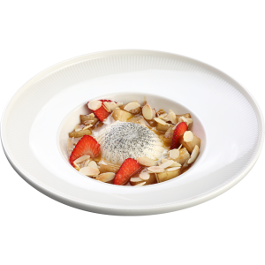 Panna cotta cu sos englezesc, fructe proaspete și migdale